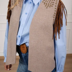 3N3A1728_2f6db00b-af8b-4fd5-9118-c427f13b272b Vicolo Gilet Misto Lana Con Borchie e Frange